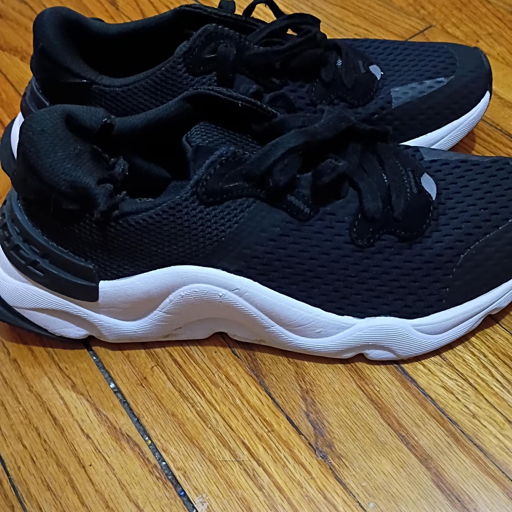 Sorel Kineric Black and White Athletic Shoes - Picture 4 of 6
